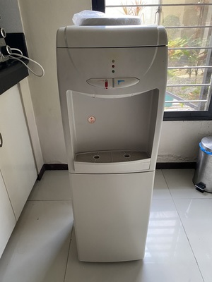 A picture of Water dispenser