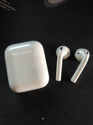 A picture of Apple Airpods Gen.1 